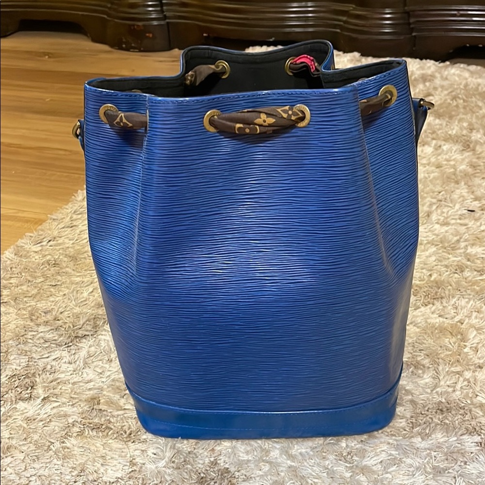 Louis Vuitton Toledo Blue Epi Noe Bag, Gold Hardware, Summer Trunks Bandeau - Picture 11 of 17